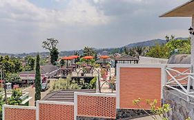 OYO 90617 Rumah Oma Opa Syariah